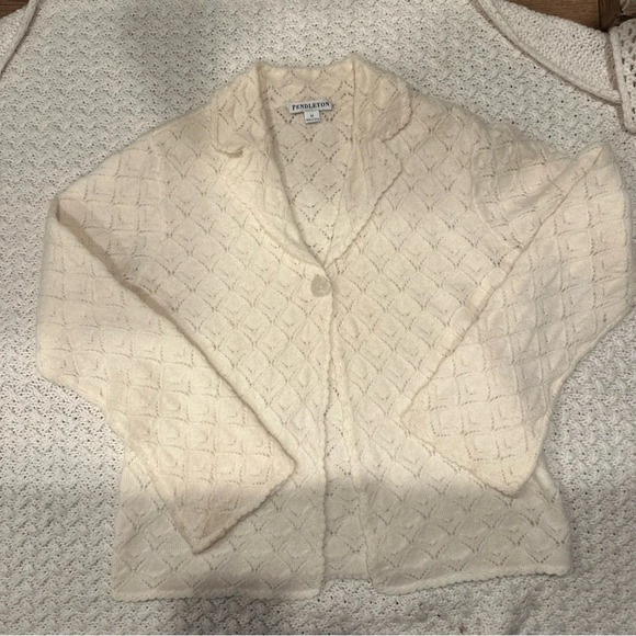 Pendleton Women's Sweaters
Ivory 100% Merino Wool V‎ Neck
 Medium - Picture 1 of 10